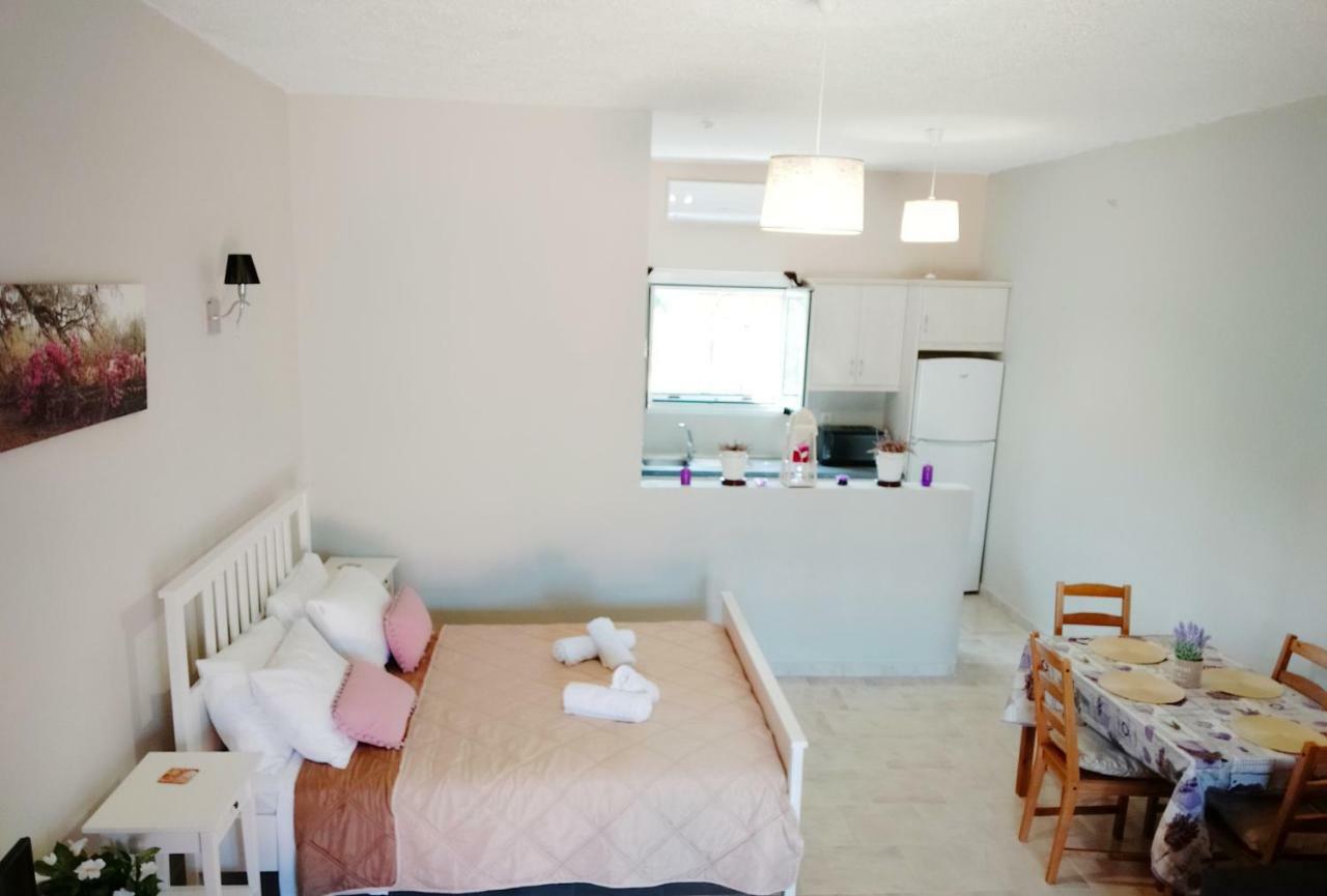 Amaryllis Boutique Apartments Moraḯtika Ngoại thất bức ảnh
